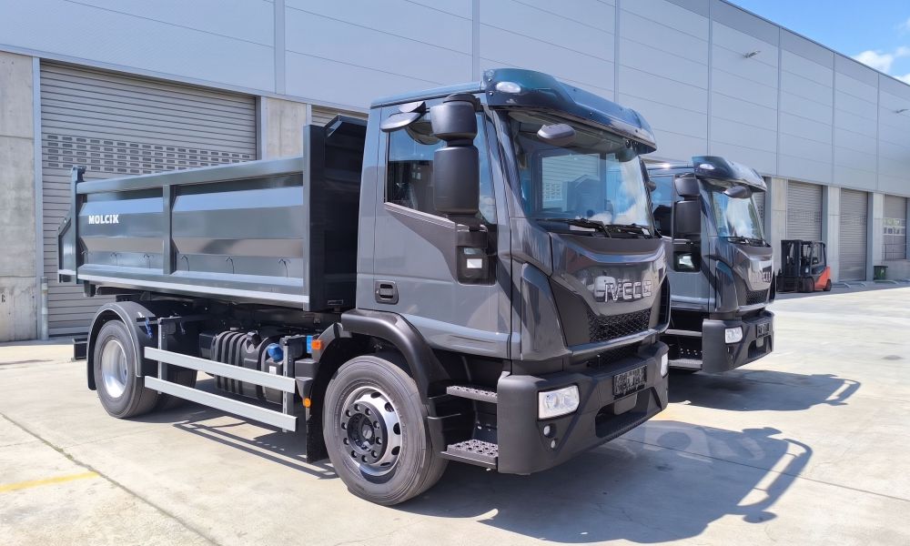 IVECO a S3 s vnitřní úpravou pro asfaltovou směs
