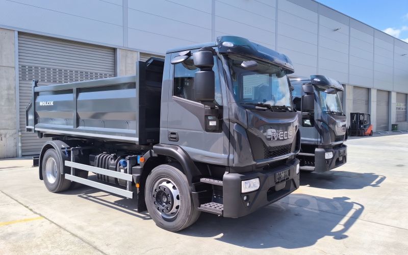 IVECO a S3 s vnitřní úpravou pro asfaltovou směs