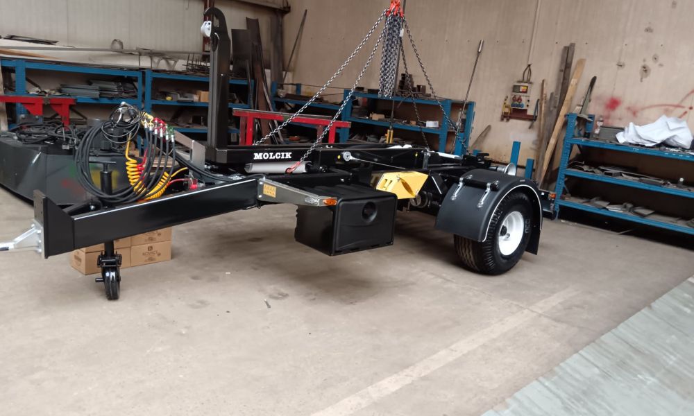 Novinka ve výrobě, natahovák kontejnerů MOLČÍK