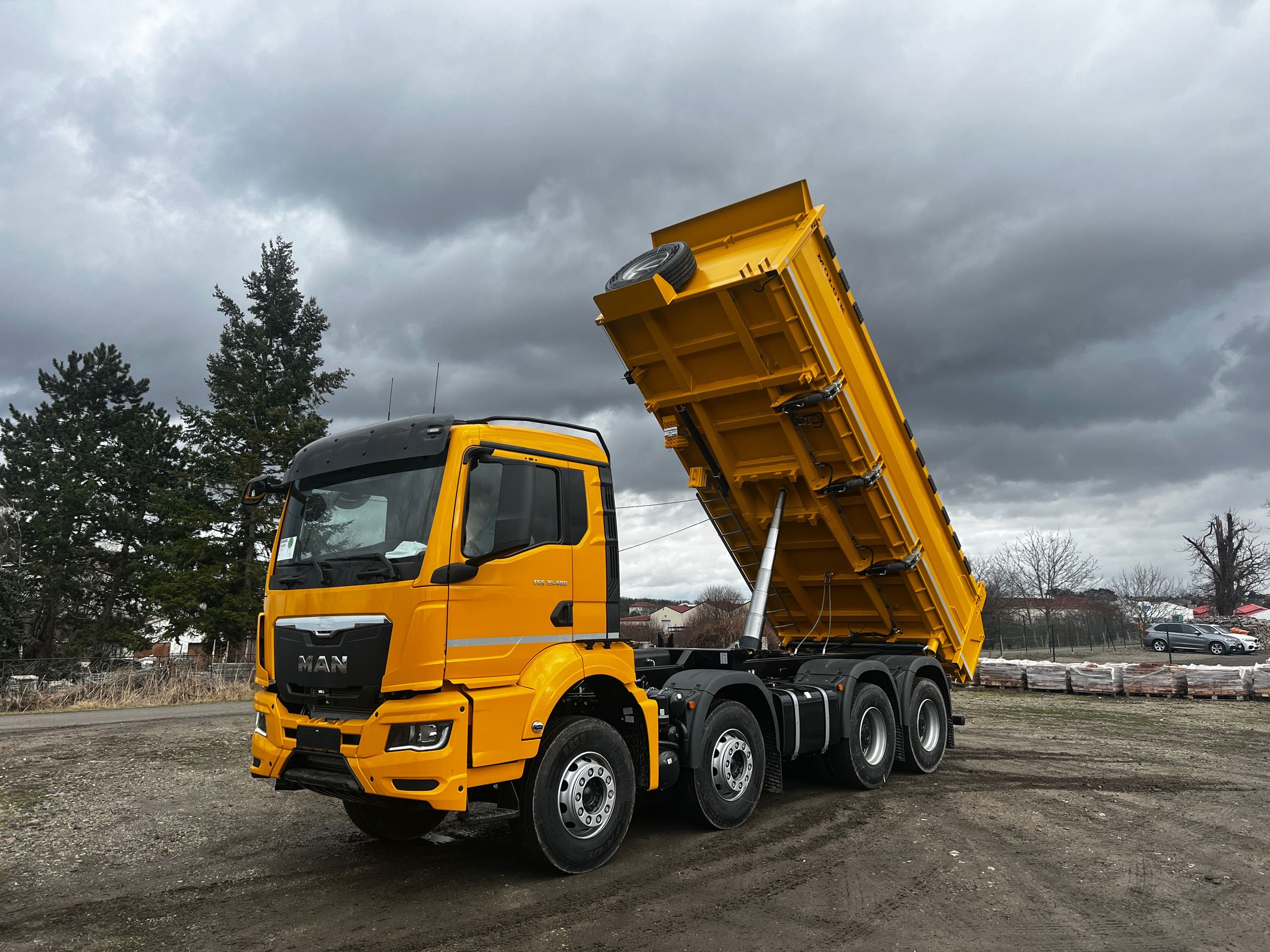 MOLČÍK - kompletní služby v oboru výroby automobilních a zemědělských sklápěcích nástaveb